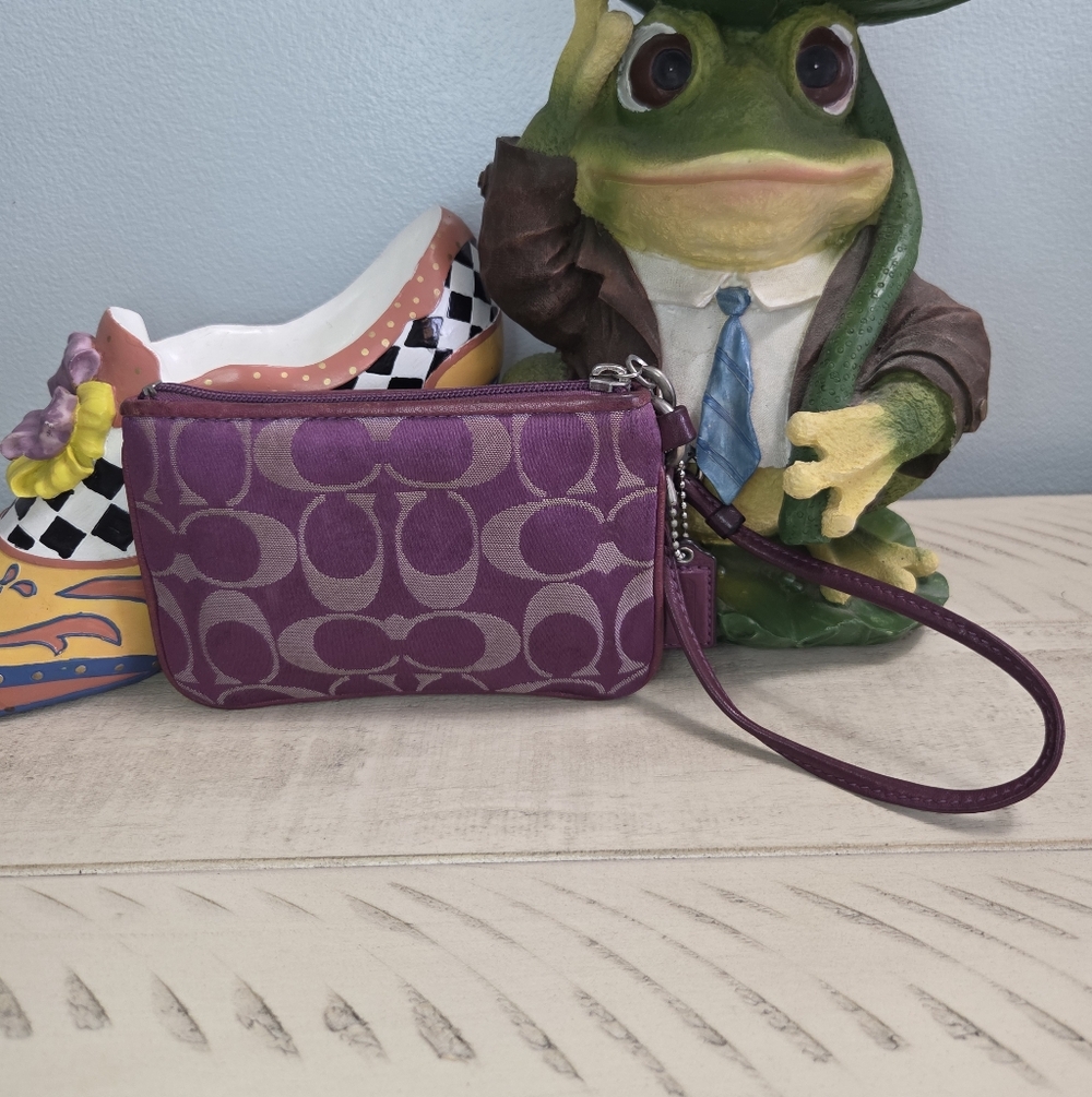Coach Poppy Signature Wristlet, Purple, EUC - Picture 4 of 10